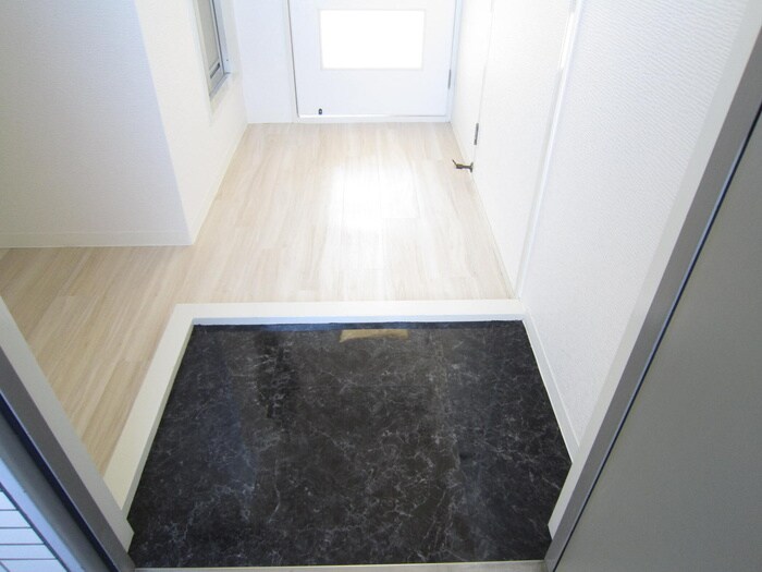 物件内観写真15　(玄関)
