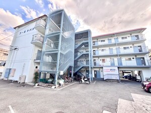 コ－ポシバタ外観写真