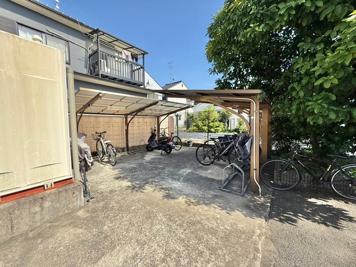 物件外観写真3　(駐輪場)