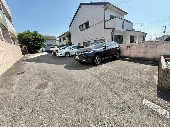 物件外観写真4　(駐車場)