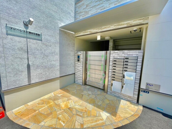 物件外観写真2　(エントランス部分)