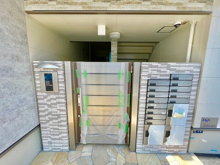 物件外観写真5　(エントランス部分)