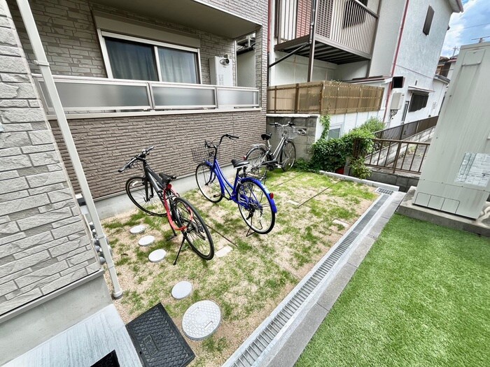 物件外観写真5　(駐輪場)