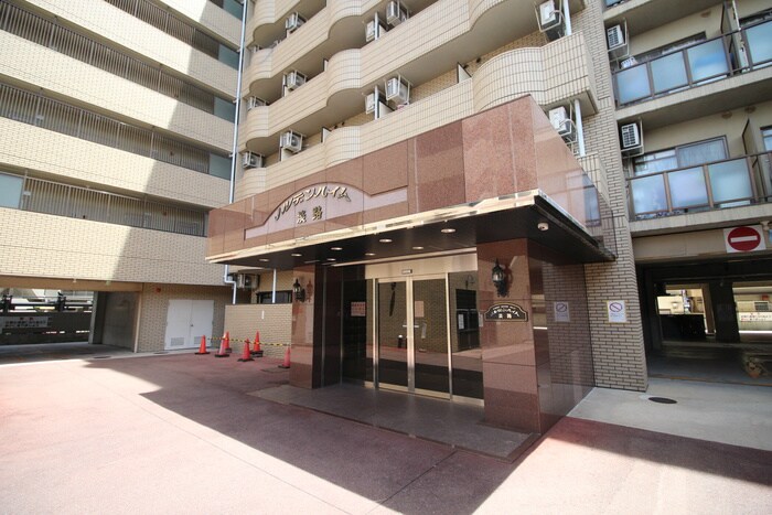 物件外観写真2　(エントランス部分)