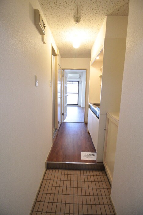 物件内観写真7　(玄関)