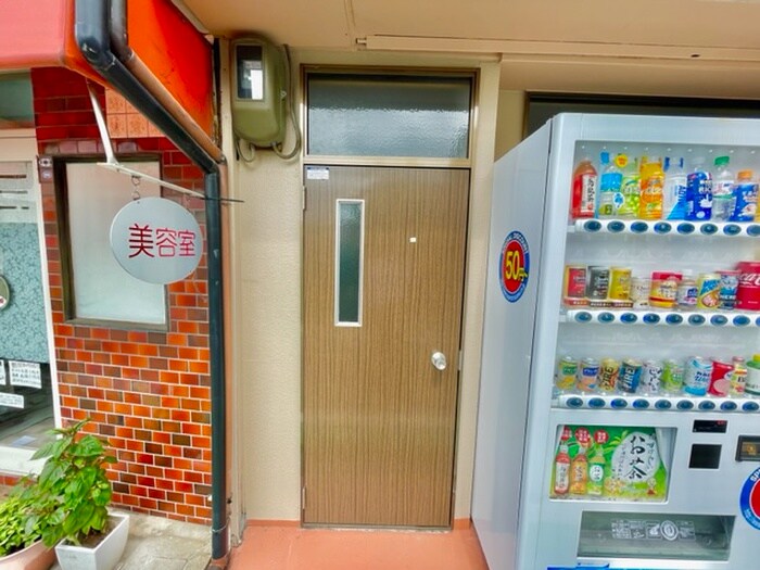 物件外観写真4　(エントランス部分)