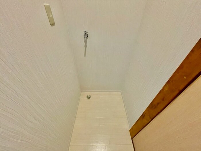 物件内観写真12　(洗濯機置場)