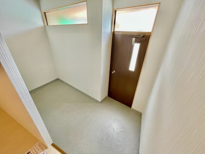 物件内観写真16　(玄関)