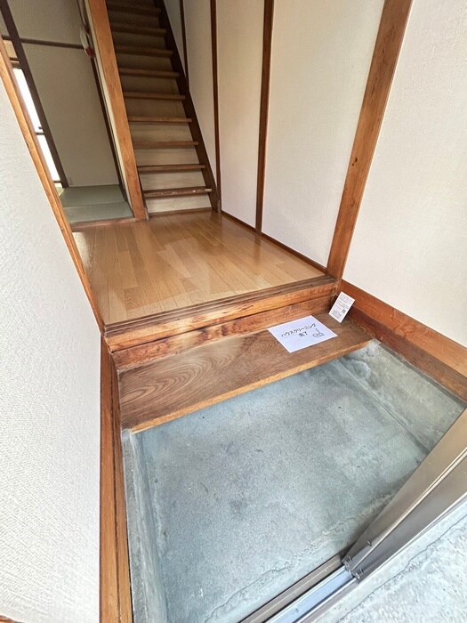 物件内観写真13　(玄関)