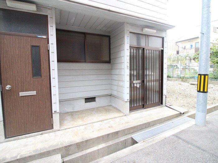 物件外観写真6　(エントランス部分)