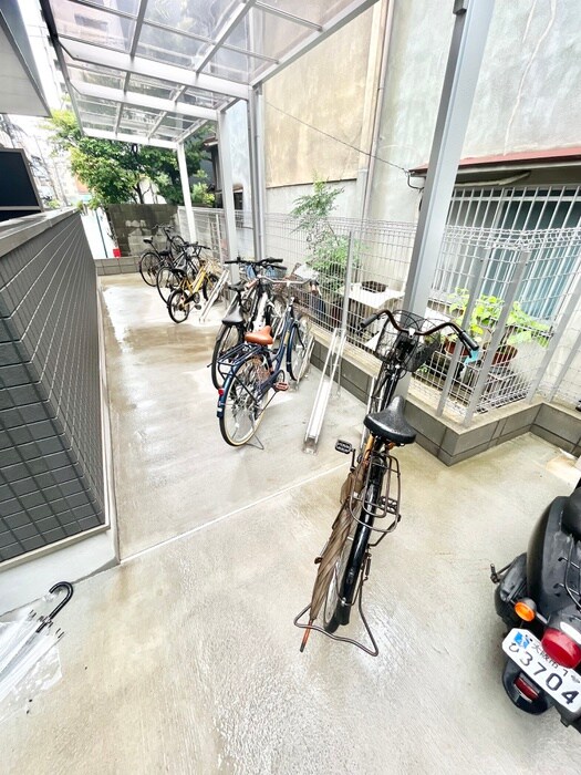 物件外観写真4　(駐輪場)