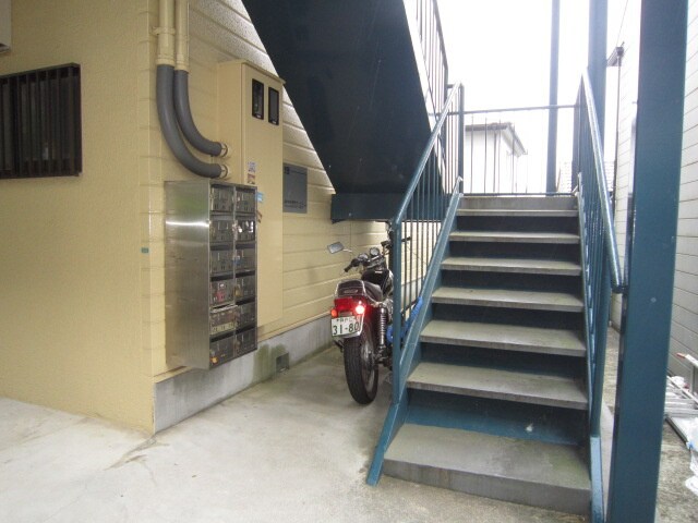 物件外観写真2　(エントランス部分)