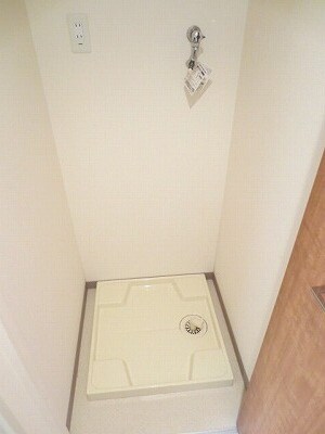 物件内観写真11　(洗濯機置場)