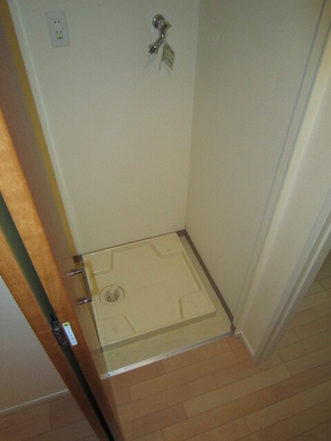 物件内観写真12　(洗濯機置場)