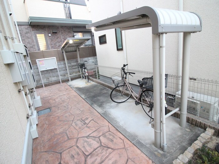 物件外観写真2　(駐輪場)
