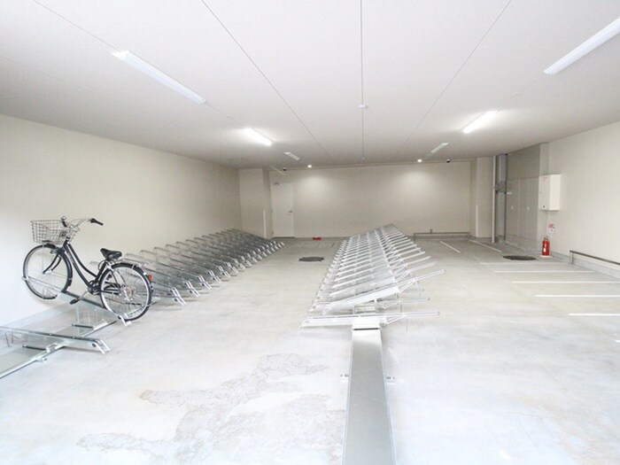 物件外観写真5　(駐輪場)