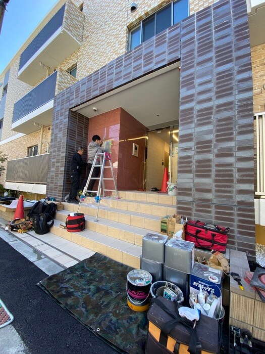 物件外観写真3　(エントランス部分)