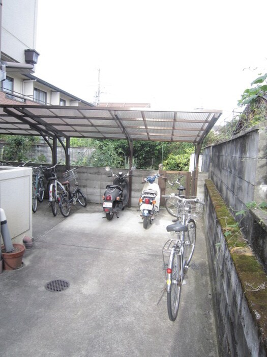 物件外観写真5　(駐輪場)