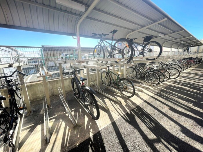 物件外観写真3　(駐輪場)