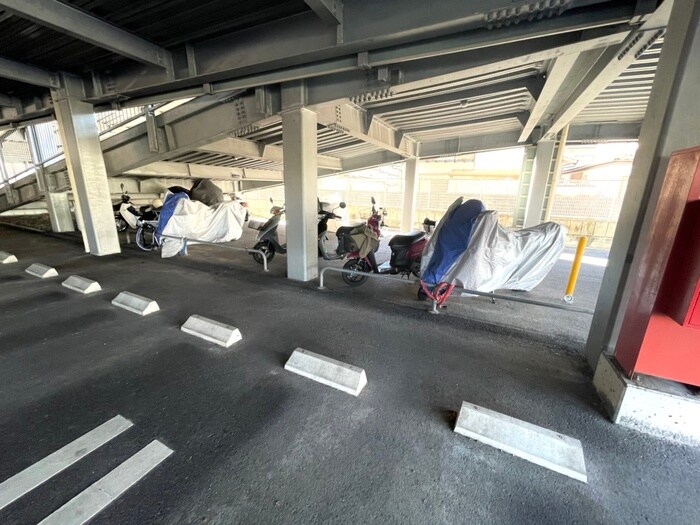 物件外観写真5　(駐車場)