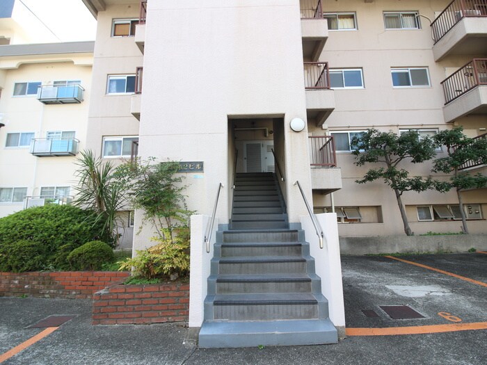 物件外観写真4　(エントランス部分)