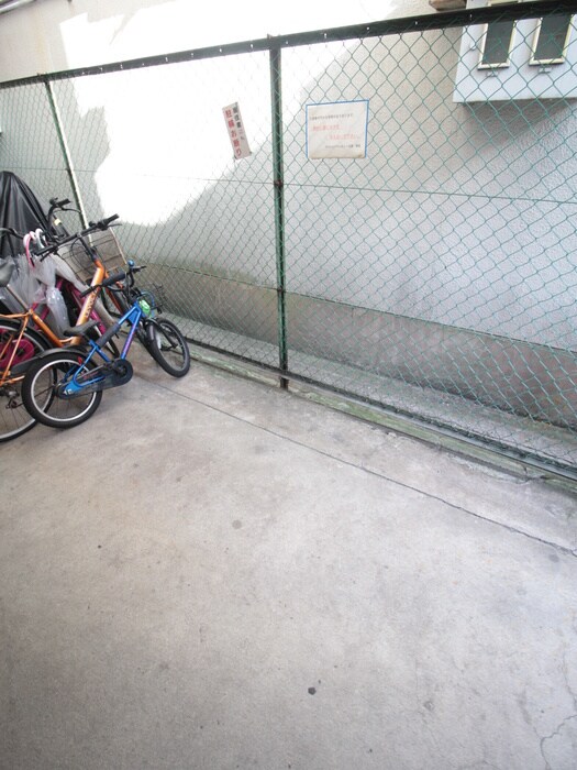 物件外観写真5　(駐輪場)