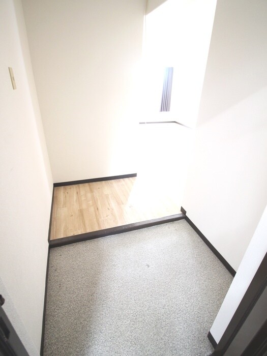 物件内観写真12　(玄関)