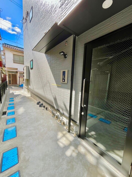 物件外観写真6　(エントランス部分)