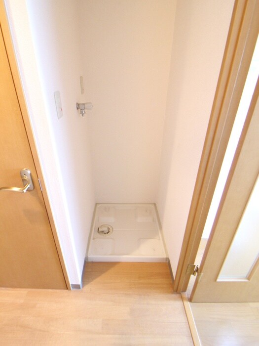 物件内観写真18　(洗濯機置場)