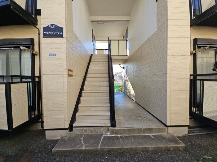 物件外観写真3　(エントランス部分)