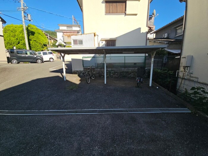物件外観写真5　(駐輪場)
