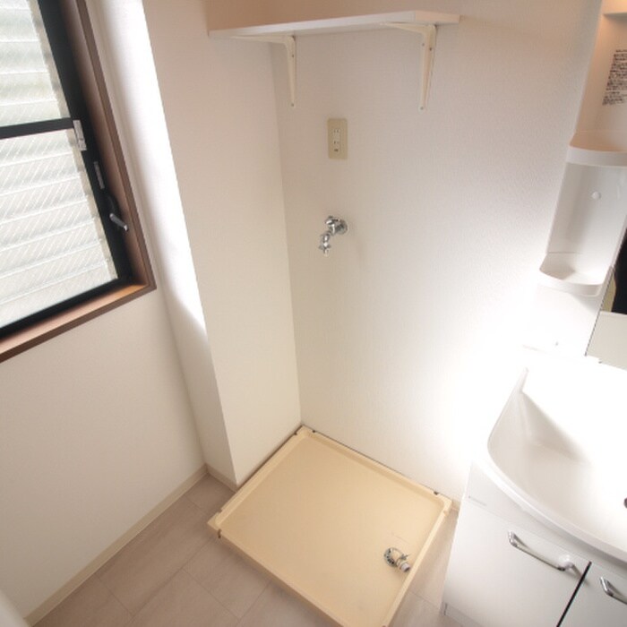 物件内観写真14　(洗濯機置場)