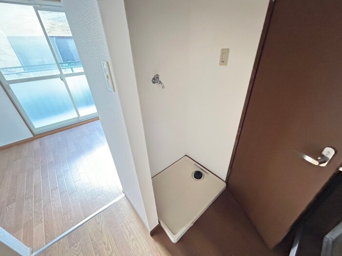 物件内観写真10　(洗濯機置場)