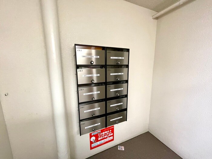 物件外観写真5　(エントランス部分)