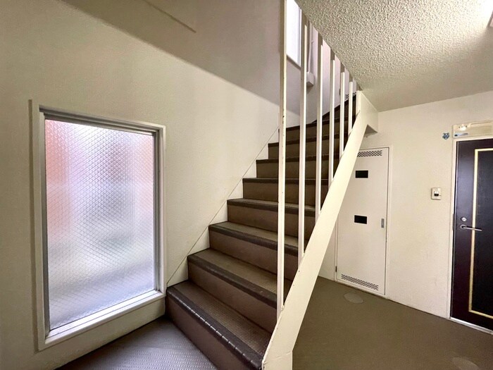 物件外観写真6　(エントランス部分)