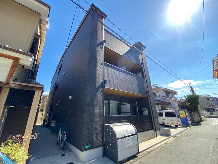 物件外観写真2　(エントランス部分)