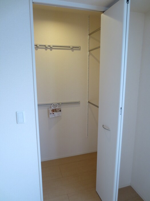 物件内観写真12　(収納)