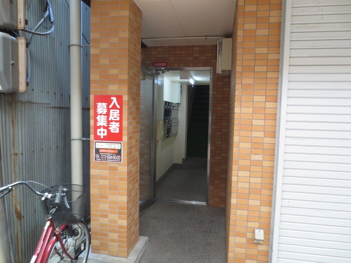 物件外観写真3　(エントランス部分)