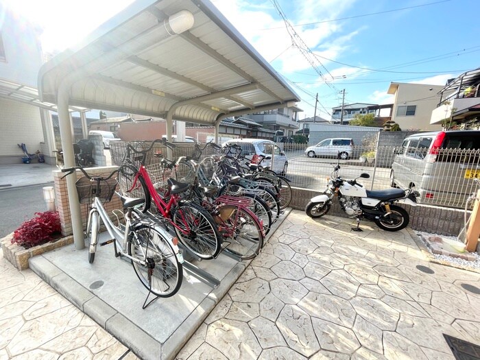 物件外観写真4　(駐輪場)