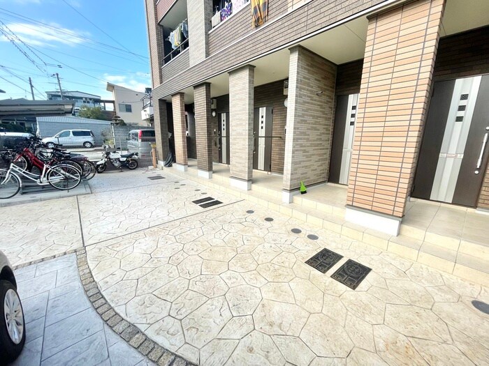 物件外観写真5　(エントランス部分)