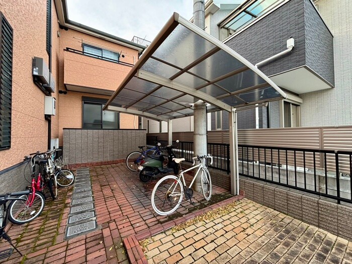 物件外観写真4　(駐輪場)