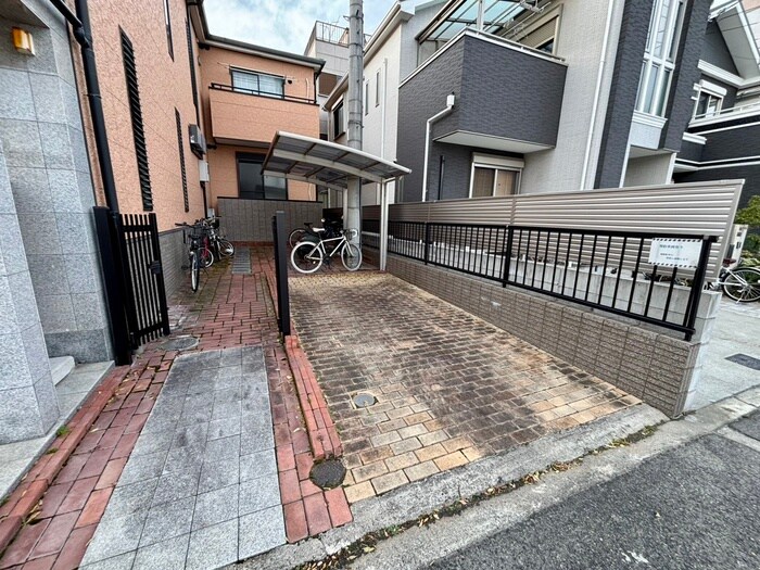 物件外観写真5　(駐車場)