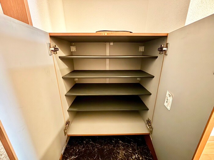 物件内観写真15　(靴箱)