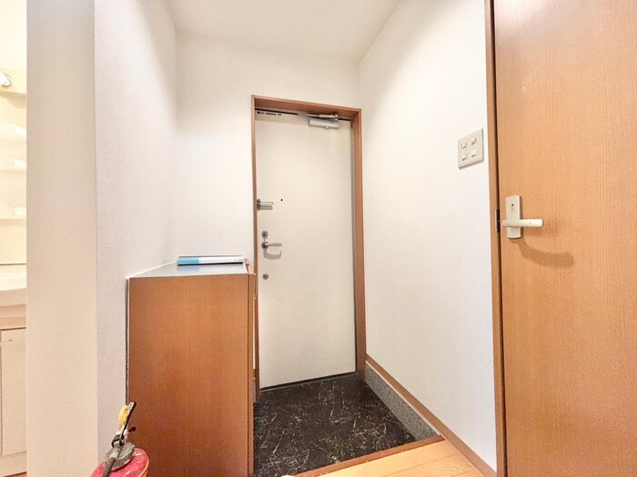 物件内観写真16　(玄関)