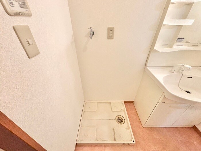 物件内観写真18　(洗濯機置場)