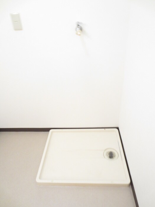 物件内観写真10　(洗濯機置場)