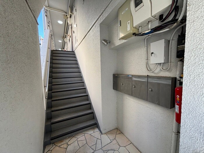 物件外観写真5　(エントランス部分)