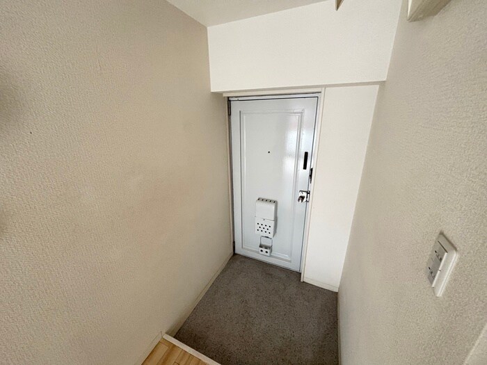 物件内観写真16　(玄関)