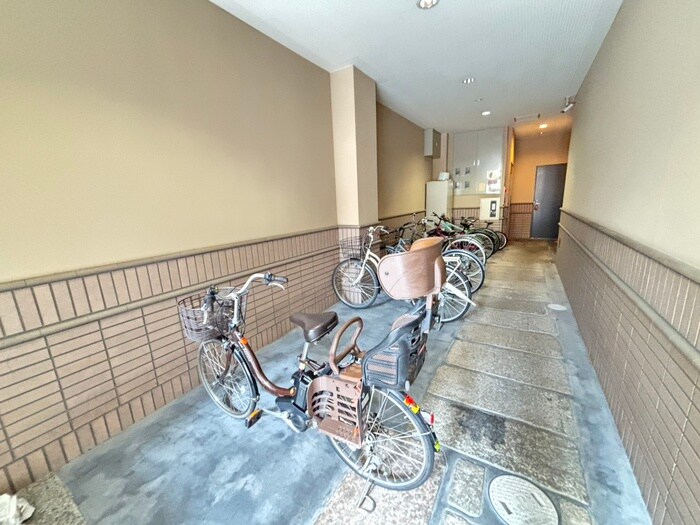 物件外観写真4　(駐輪場)