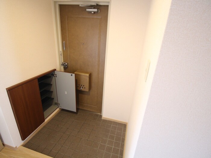 物件内観写真14　(玄関)